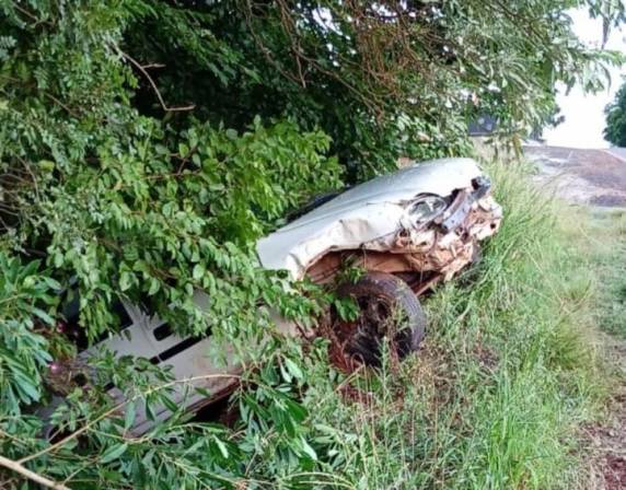 Condutor perde o controle e veículo capota na VRS-824 em Ibirubá - foto 3