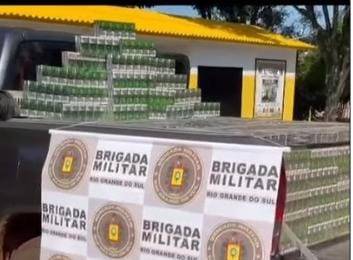 A caminhonete onde o contrabando era carregado encontrava-se em situação de furto