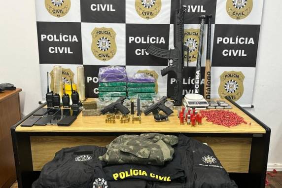 Delegados do caso dizem que armamento apreendido demonstra "forte capacidade criminosa" dos presos