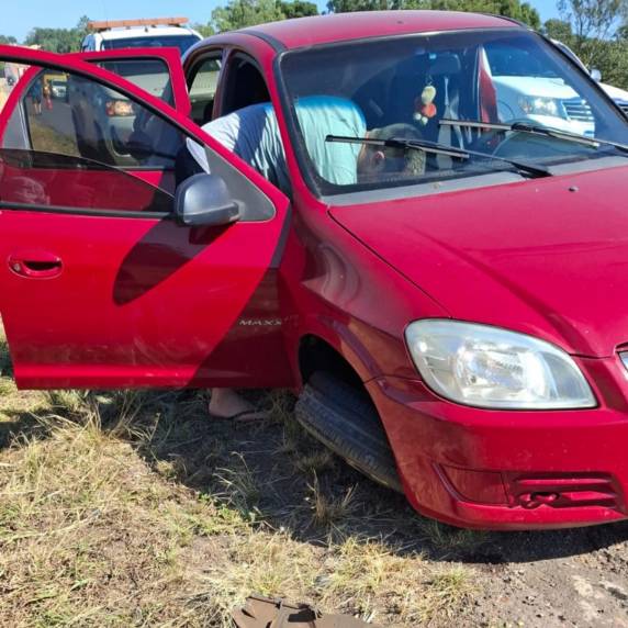 Duas pessoas ficam feridas em colisão entre caminhão e carro na BR-386 em Soledade - foto 3