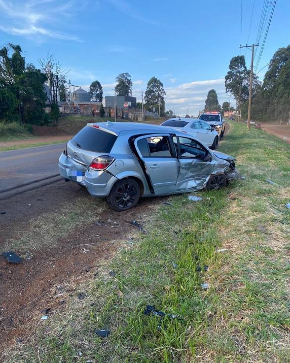 Colisão entre dois veículos é registrada na ERS-324 em Marau - foto 3