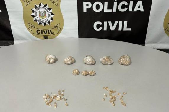 Homens queriam trocar dinheiro por Pix para pagar pedágio. Após a negativa do policial,  iniciaram uma série de xingamentos