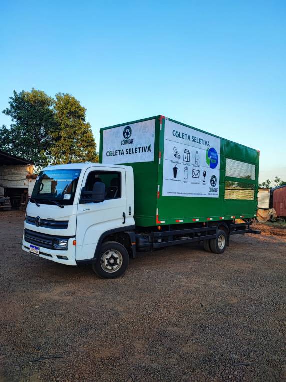 Vereador Rafael Godoy faz articulação junto a COOMDAF para usar caminhão especial na coleta seletiva - foto 2