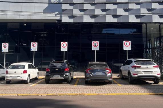Motoristas podem estacionar em vagas exclusivas para clientes; saiba o que diz a lei - foto 2