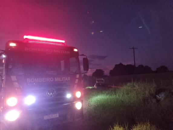 Veículo bate de raspão em carreta, sai da pista e três pessoas ficam feridas na RS-342 em Independência - foto 6