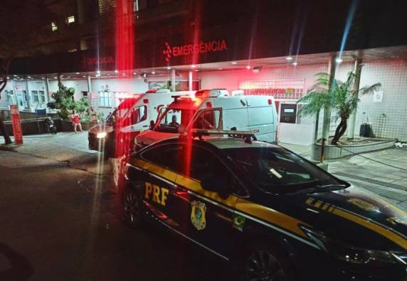 Vítima foi encaminhada ao hospital em estado grave. Condutor não possui habilitação para dirigir e se recusou a fazer o teste de bafômetro. Ele foi preso e conduzido para a delegacia de polícia
