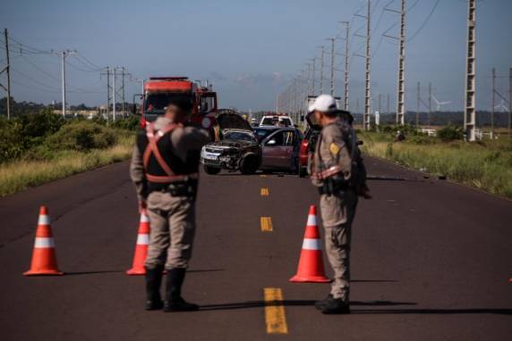 Colisão envolvendo Siena em que vítimas estavam, caminhão e Palio aconteceu no km 40 da rodovia, próximo ao acesso para a Praia do Barco. Trânsito chegou a ficar bloqueado, mas foi normalizado por volta das 10h30min