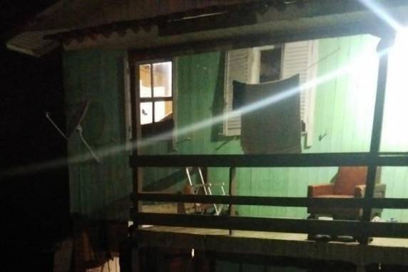 Oito deles eram argentinos. De acordo com Ministério do Trabalho e Emprego os trabalhadores, eles faziam jornadas de 12 horas e estavam na segunda semana consecutiva sem receber salário