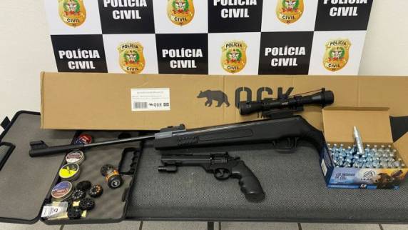 Espingarda de pressão supostamente usada no crime foi apreendida após a operação