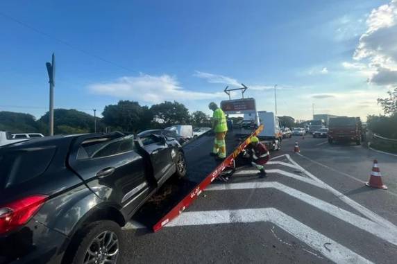 EcoSport colidiu com uma carreta na altura do km 91, próximo ao posto da Polícia Rodoviária Federal