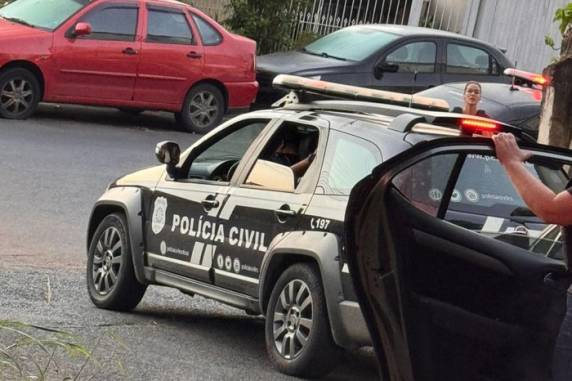 Suspeitos teriam torturado a criança até a morte no dia 29 de janeiro. Peterson Francisco Avila dos Santos, 23 anos, e Rayssa de Lara Cândido, 19, devem responder pelo crime de tortura qualificada