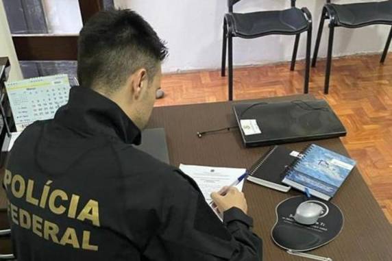 Profissionais contratados pela companhia eram obrigados a assinar contratos de compra e venda de ações para driblar tributos trabalhistas, diz PF