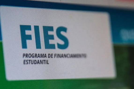 Programa federal financia as mensalidades dos estudantes do Ensino Superior em instituições privadas. Ministério da Educação oferece mais de 67,3 mil vagas no primeiro semestre