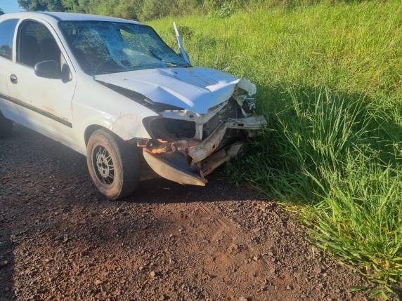 Veículo colide em trator e duas pessoas ficam feridas na RS-342, em Três de Maio - foto 5