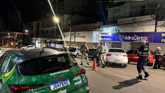 Durante a operação, seis veículos foram recolhidos ao pátio do guincho Petrópolis