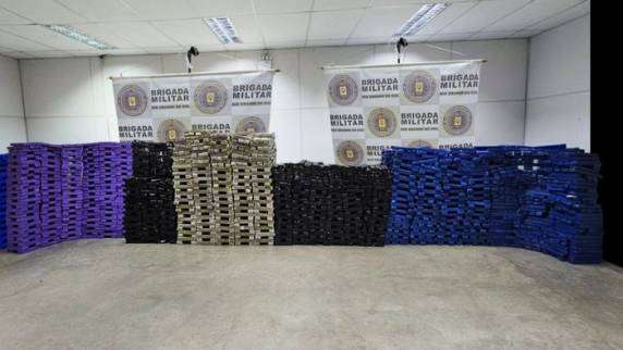 Policiais militares de Montenegro localizaram entorpecentes na madrugada deste sábado. Dois veículos foram apreendidos na ação