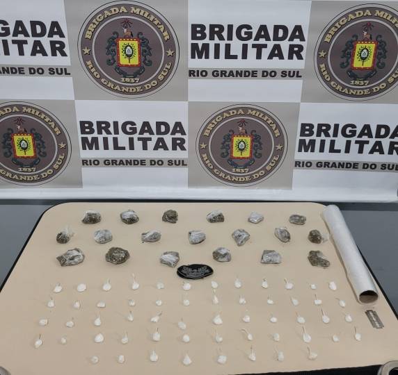 Os policiais monitarava uma entrega de drogas quando ocorreu as prições no bairro Osvaldo Aranha