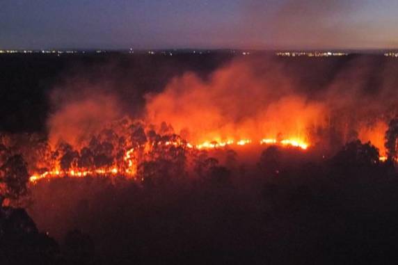 Fogo atinge vegetação no Horto Floresta Renner, localizado no bairro Barreto; primeiro chamado aos bombeiros ocorreu por volta das 16h