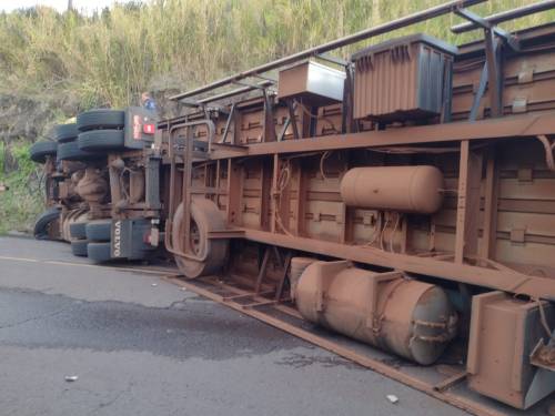 Carreta tomba e motorista morre na RST-472 entre Palmitinho e Tenente Portela - foto 3