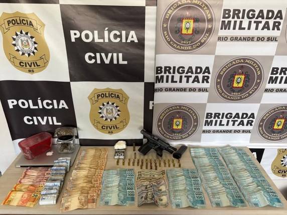 Operação conjunta entre Brigada Militar e Polícia Cívil resulta em prisão de indivíduo por posse de arma de fogo de uso restrito e tráfico de entorpecentes.