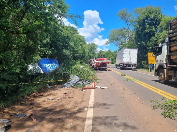 Um morto e três feridos é o saldo de um acidente que envolveu três caminhões na BR-472, em Boa Vista do Buricá - foto 5