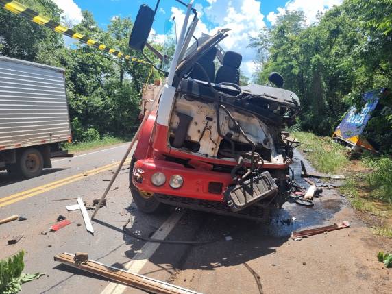 Um morto e três feridos é o saldo de um acidente que envolveu três caminhões na BR-472, em Boa Vista do Buricá - foto 4