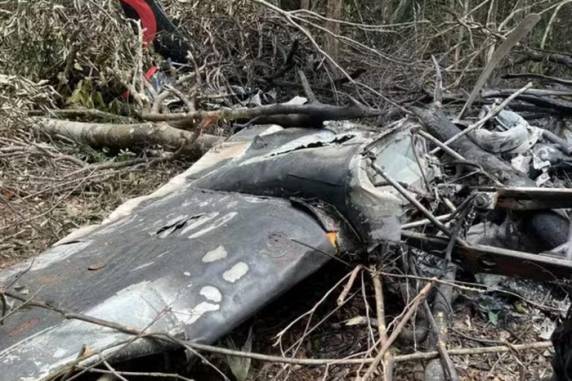 Segundo a Força Aérea Brasileira, ocupantes teriam desrespeitado ordens para pouso forçado. Dois homens foram encontrados mortos na aeronave, que também transportava carga de drogas