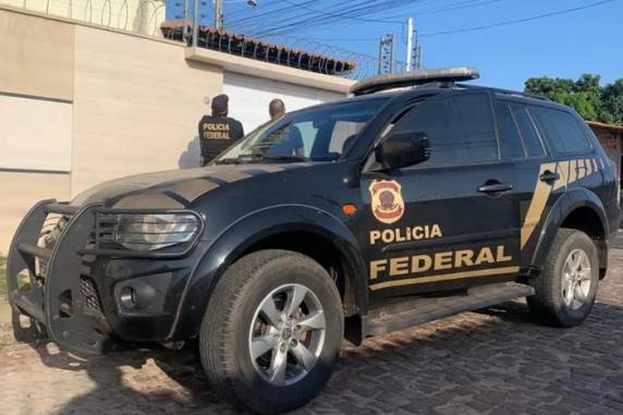 Operação mira grupo suspeito de fraudar dados de execução penal para beneficiar criminosos de alta periculosidade. Objetivo seria adiantar datas de progressão, conforme a Polícia Federal