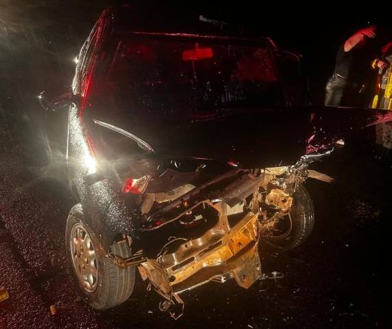 O acidente ocorreu na madrugada deste sábado