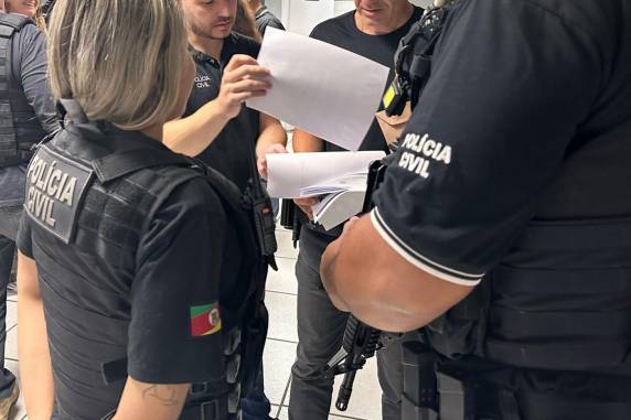Estão sendo cumpridos 24 mandados de busca e apreensão em Novo Hamburgo, São Leopoldo, Gravataí e Porto Alegre