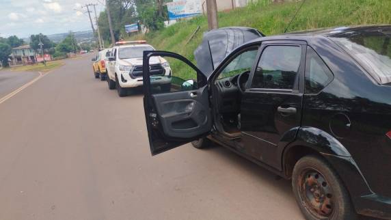 Conduzindo um automóvel Fiat Siena, o homem foi acompanhado por uma viatura do Comando Rodoviário e em seguida foi preso pela Brigada Militar