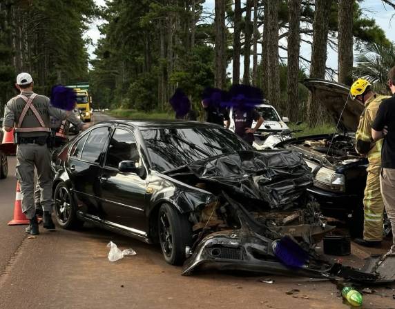 Colisão entre veículos deixa duas pessoas feridas na RS-344 em Giruá - foto 3