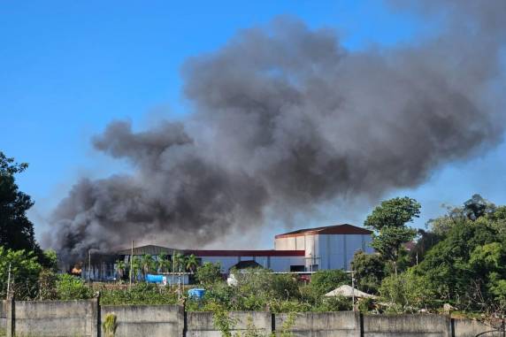 Incêndio atinge fábrica de alimentos em Cachoeirinha - foto 2