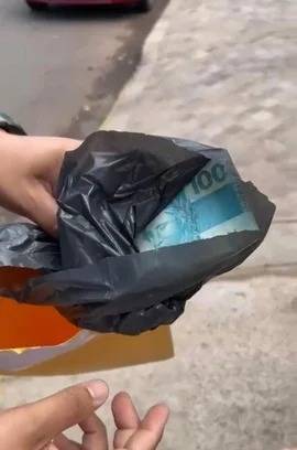 A encomenda continha seis notas de R$ 100 com indícios de falsidade. Destinatária foi encaminhada à delegacia da Polícia Federal e depois ao Presídio Regional de Passo Fundo