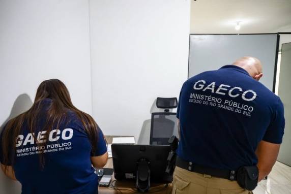 Profissionais simulavam procedimentos com o objetivo de conseguir que presos de alta periculosidade cumprissem pena em casa, resultando também na fuga deles