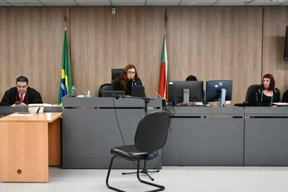 O crime foi descoberto quando a menina, levada a um hospital da zona sul da cidade, recebeu atendimento, mas não resistiu e faleceu