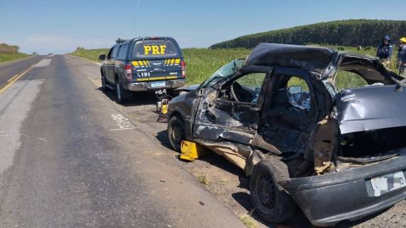 Acidente aconteceu por volta das 9h na BR-290. Os veículos já foram removidos da pista