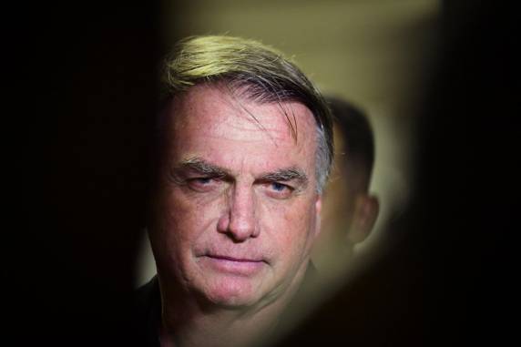 Os advogados afirmaram que necessitam de acesso total às provas obtidas pela Polícia Federal, e querem se manifestar somente após a defesa do tenente-coronel Mauro Cid