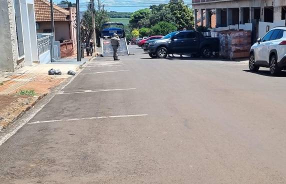 Trabalhador de obra é atropelado por caminhonete sem motorista, no Centro de Três de Maio - foto 4