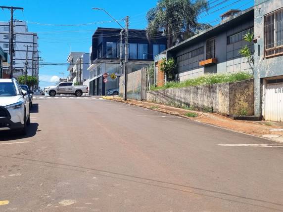 Trabalhador de obra é atropelado por caminhonete sem motorista, no Centro de Três de Maio - foto 2