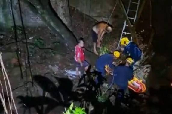 Segundo a Brigada Militar, ela caminhava no local quando foi atingida por caminhonete. O motorista não prestou socorro