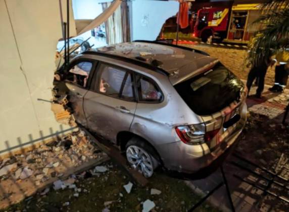 Proprietário da residência estava dormindo e foi acordado com barulho da batida.