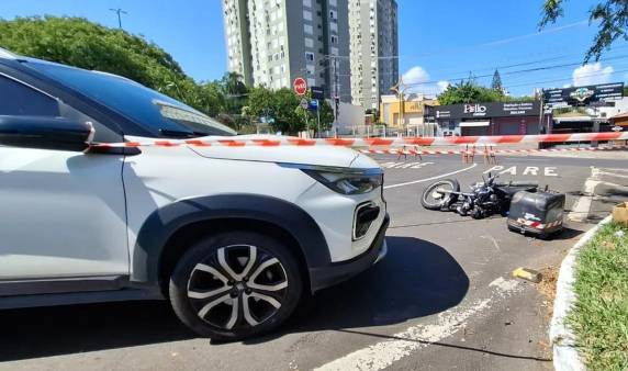 Acidente ocorreu no bairro Tristeza, no início da tarde deste domingo (2)