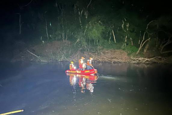 Corpo foi encontrado por volta das 4h desta segunda-feira; Bombeiros continuam com as buscas em Nova Boa Vista