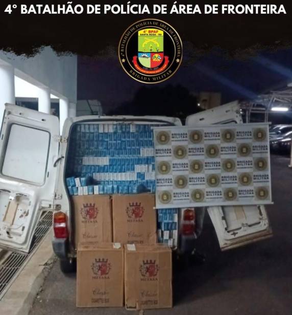 O cigarro de origem estrangeira era transportado em uma Fiat Fiorino