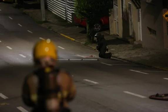 Batalhão de Operações Especiais da Brigada Militar foi acionado depois que explosão foi ouvida e objeto suspeito foi localizado no bairro Exposição