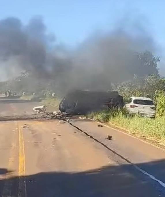 Grave acidente na RS-324 deixa uma vítima fatal e interdita rodovia - foto 3