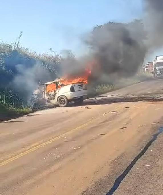 Grave acidente na RS-324 deixa uma vítima fatal e interdita rodovia - foto 2
