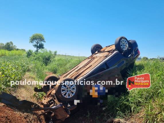 Homem fica ferido após capotar veículo na BR-472, em frente a São José - foto 2
