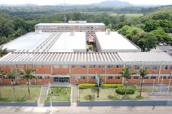 Conteúdo dos diálogos divulgado por uma das participantes continha críticas e ofensas ao gestor municipal. Comissão processante considerou a prova ilícita e opinou pela absolvição, mas Luiz Zaffalon alegou que a análise foi contrária às provas